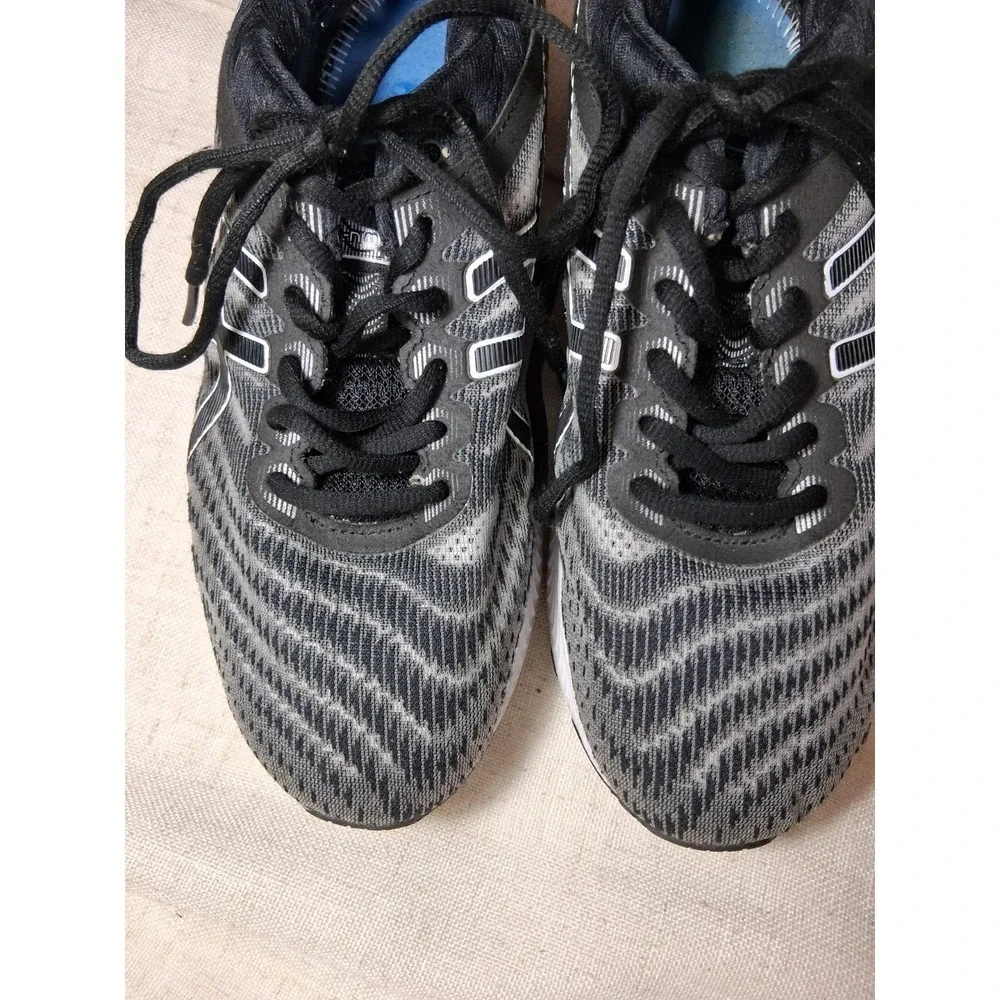ASICS GEL-Nimbus 22 Mens Running Shoes Black White 1011A680-002
